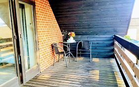 5 Minute Walk To Lego - 2 Bedrooms Loft Floor With Balcony